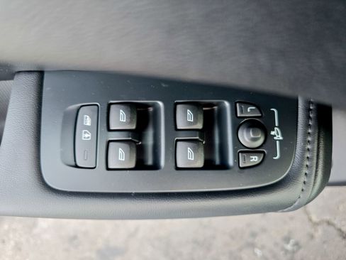 Used 2024 Volvo XC60 B5 Plus image 31