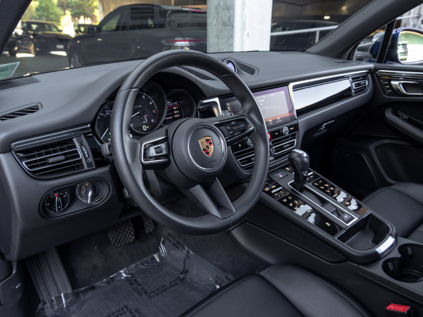 Certified 2026 Porsche Macan AWD/4WD image 4
