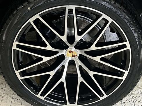 New 2026 Porsche Macan image 13