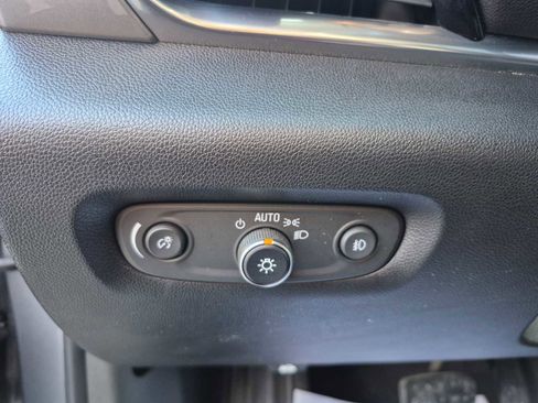 Used 2019 Chevrolet Traverse LT image 17