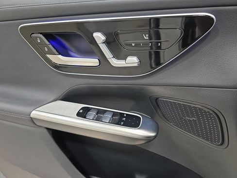 Used 2025 Mercedes-Benz GLC 300 4MATIC image 28