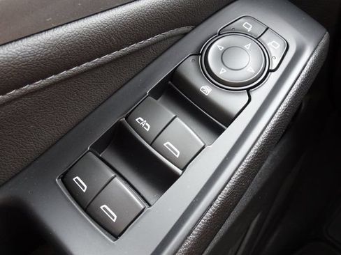 Used 2023 Chevrolet Traverse LT FWD image 26