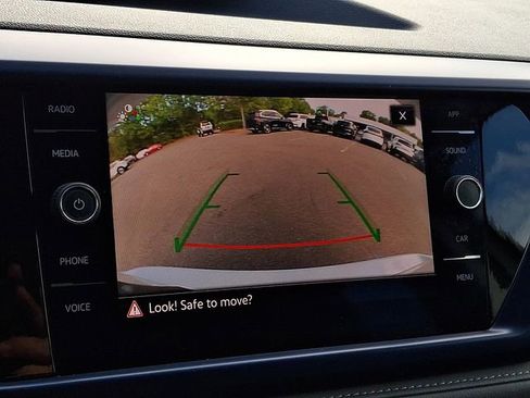 Used 2024 Volkswagen Taos SE image 19