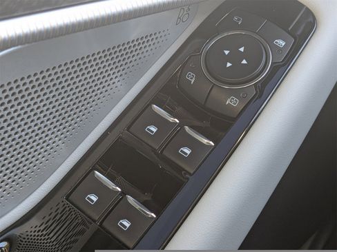 Used 2025 Ford Explorer Platinum w/ Ultimate Package image 28