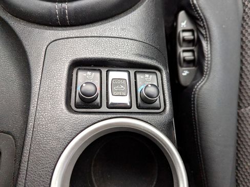 Used 2010 Nissan 370Z Touring w/ Sport Pkg image 26