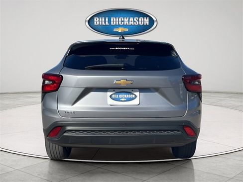 Used 2025 Chevrolet Trax LS w/ LS Convenience Package image 6