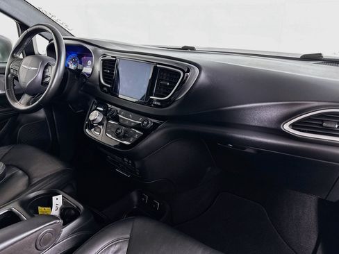 Used 2020 Chrysler Pacifica Touring-L Plus w/ S Appearance Package FWD image 31
