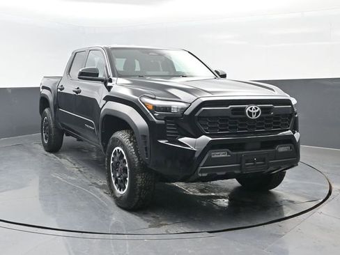 Used 2024 Toyota Tacoma TRD Off-Road image 2