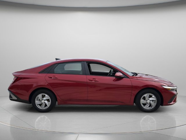 Used 2024 Hyundai Elantra SE FWD image 7
