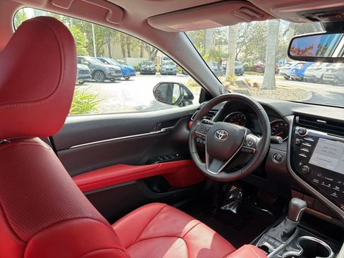 Used 2020 Toyota Camry XSE image 15