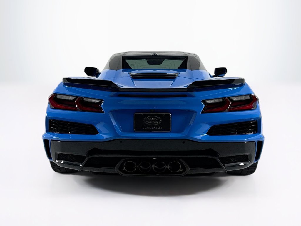 Used 2025 Chevrolet Corvette Z06 w/ Stealth Interior Trim Package RWD image 4