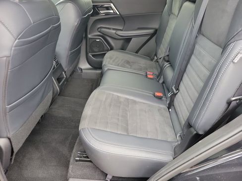 Used 2025 Mitsubishi Outlander SE AWD/4WD image 9