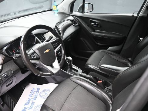 Used 2019 Chevrolet Trax LT w/ LT Convenience Package FWD image 23