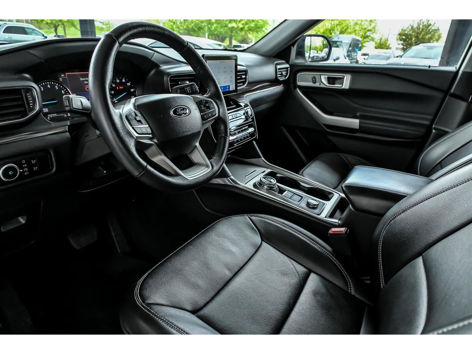Used 2023 Ford Explorer Limited AWD/4WD image 10