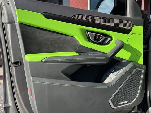 Used 2021 Lamborghini Urus image 16