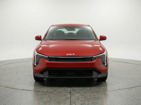 Used 2025 Kia K4 FWD image 2