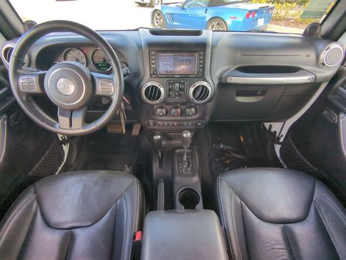 Used 2014 Jeep Wrangler Unlimited Sahara w/ Connectivity Group image 14