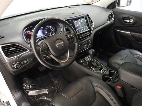 Used 2019 Jeep Cherokee Limited image 11