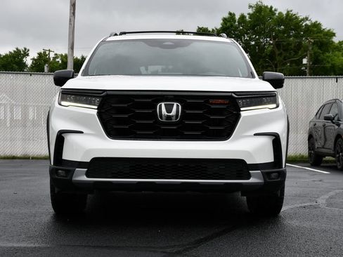Used 2023 Honda Pilot TrailSport image 2