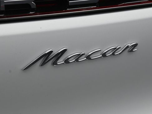 Certified 2026 Porsche Macan AWD/4WD image 9