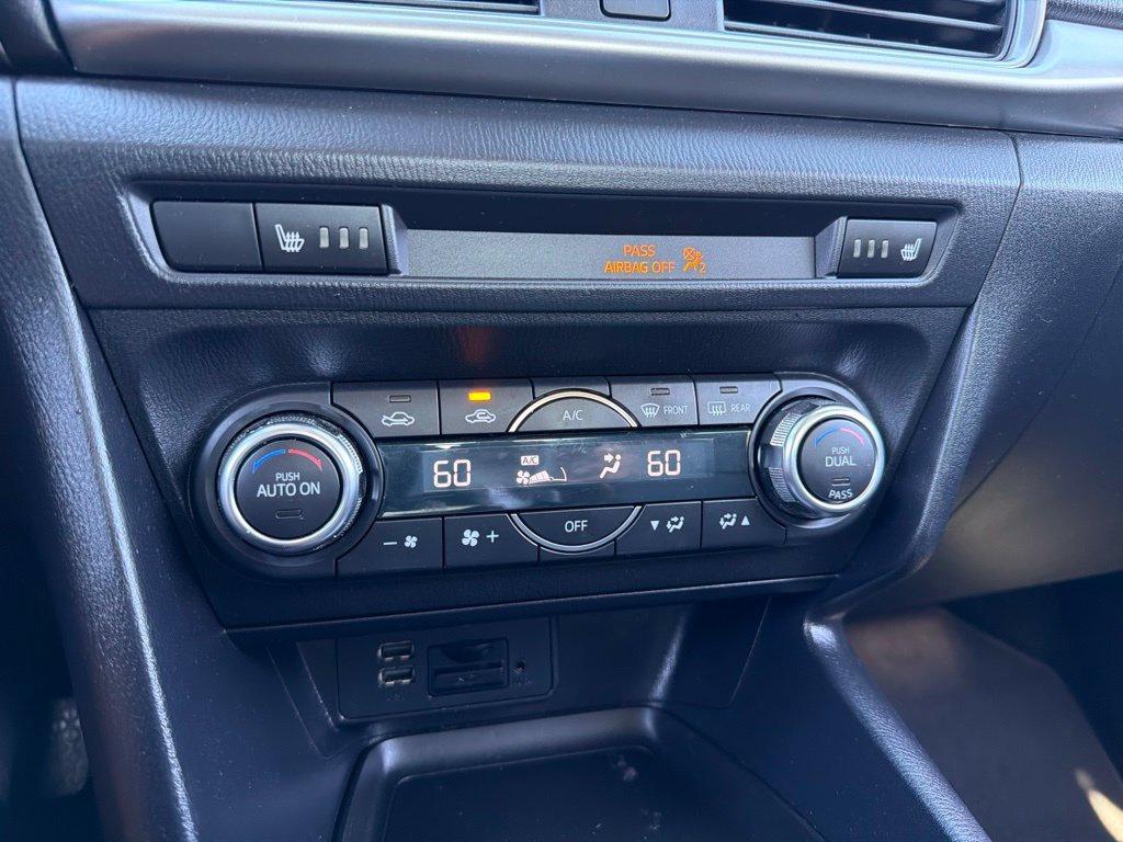 Used 2018 MAZDA MAZDA3 Touring FWD image 12