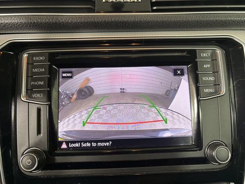 Used 2018 Volkswagen Passat 2.0T SE FWD image 18