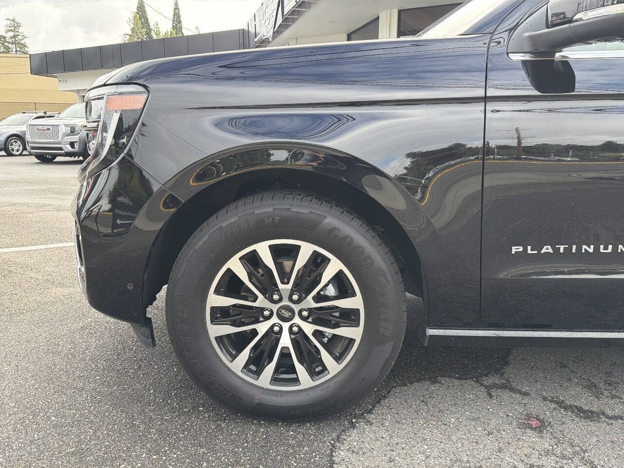 Used 2025 Ford Expedition Max Platinum AWD/4WD image 15