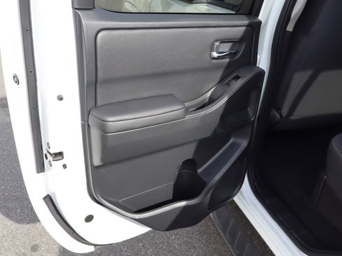 Used 2023 Nissan Frontier SV w/ Technology Package image 33