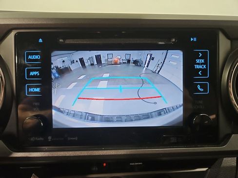 Used 2018 Toyota Tacoma TRD Off-Road image 19