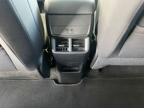 Used 2025 Chevrolet Equinox LT image 23