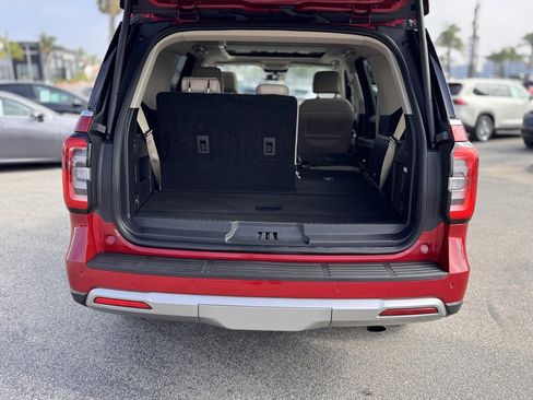 Used 2022 Ford Expedition Limited image 13