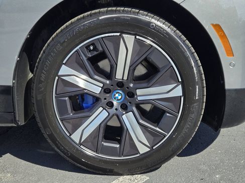 Used 2023 BMW iX xDrive50 w/ Premium Package AWD/4WD image 11