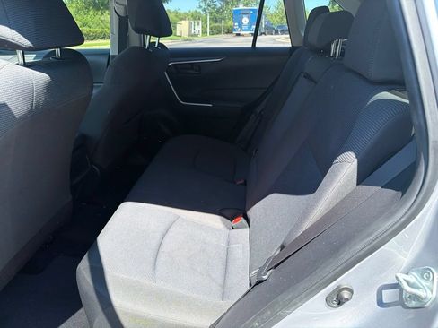 Used 2019 Toyota RAV4 LE FWD image 10