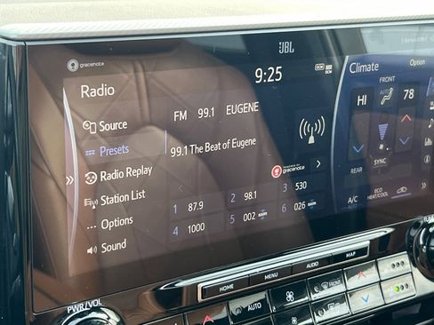 Used 2022 Toyota Highlander Platinum image 17