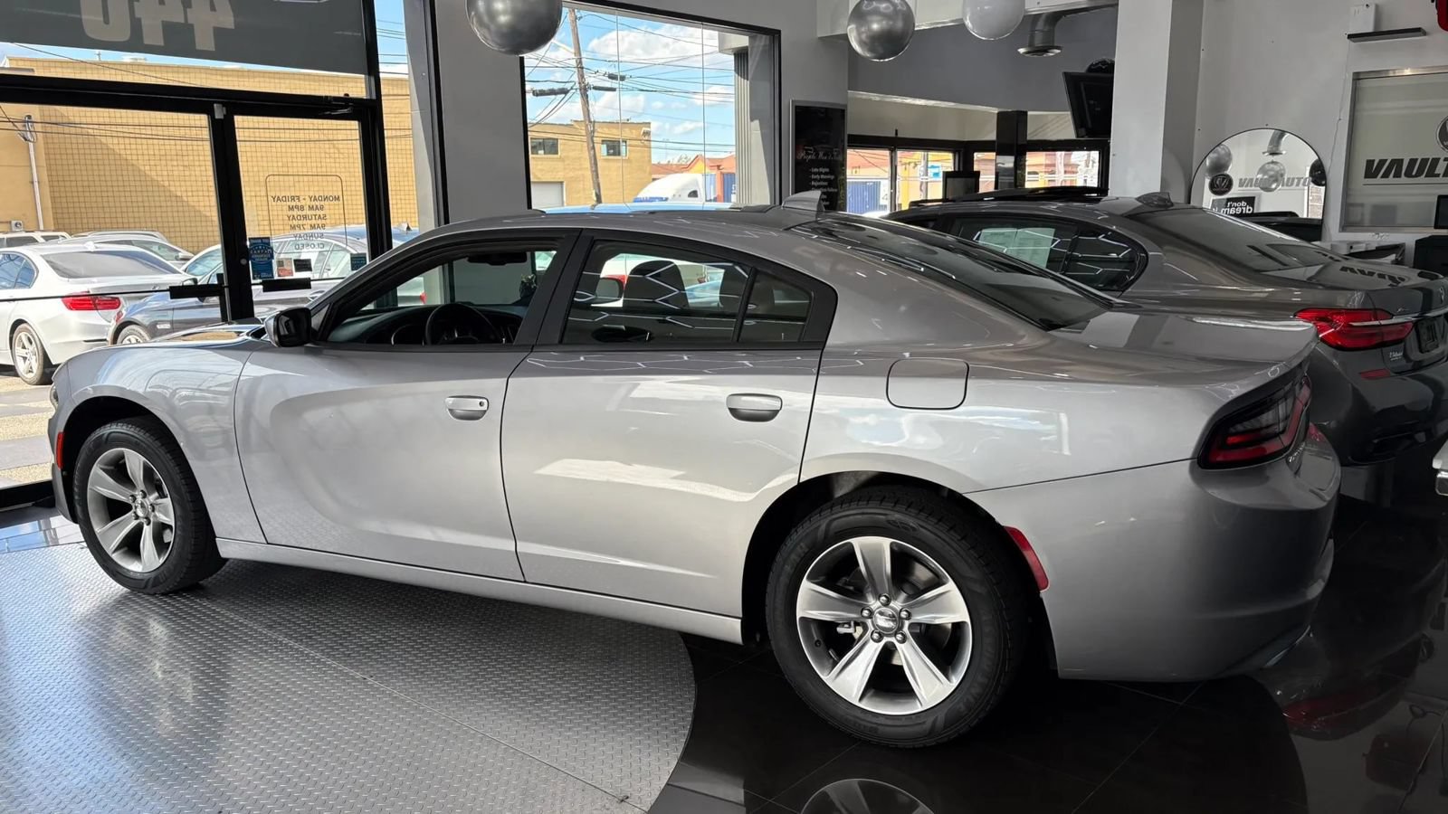 Used 2016 Dodge Charger SXT w/ Navigation & Travel Group RWD image 7