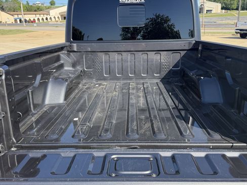 Used 2023 Jeep Gladiator Sport AWD/4WD image 9
