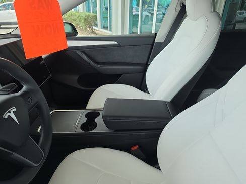 Used 2025 Tesla Model Y Long Range RWD image 13