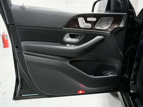 Used 2024 Mercedes-Benz GLS 450 4MATIC image 23