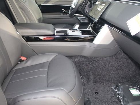 New 2026 Land Rover Range Rover Long Wheelbase SE image 3