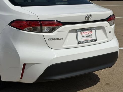 Used 2024 Toyota Corolla LE image 6