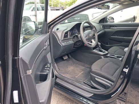 Used 2020 Hyundai Elantra SE w/ Cargo Package (C1) FWD image 9