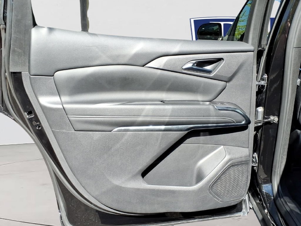 Used 2024 Chevrolet Traverse LT FWD image 25