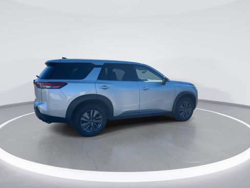 Used 2024 Nissan Pathfinder S image 9