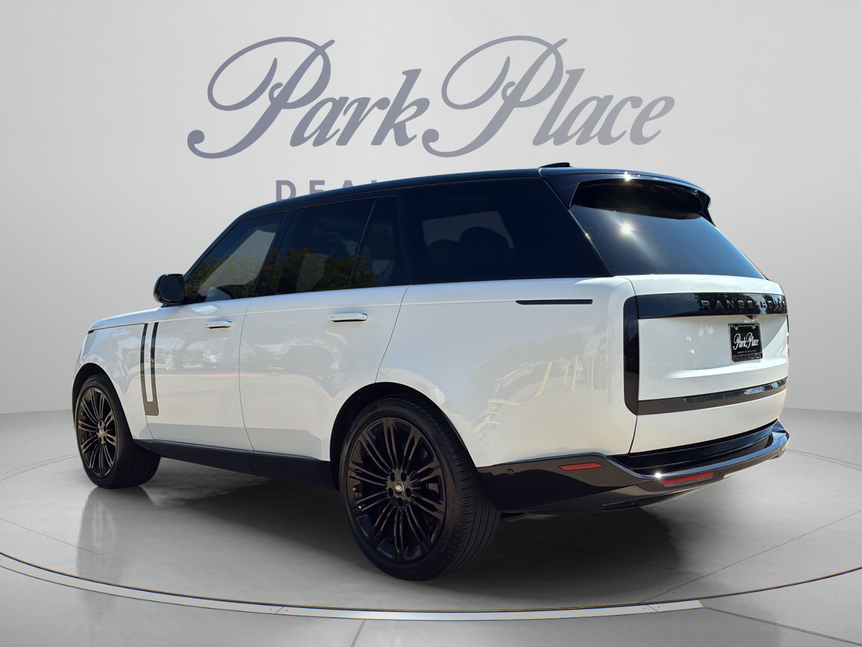 Used 2023 Land Rover Range Rover SE AWD/4WD image 3