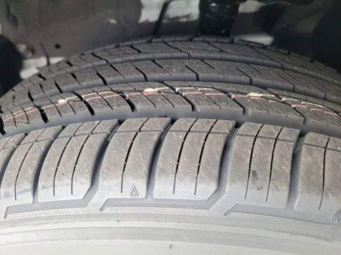 New 2025 Nissan Pathfinder SV image 13