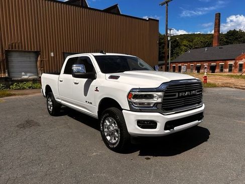 Used 2024 RAM 2500 Laramie AWD/4WD image 3