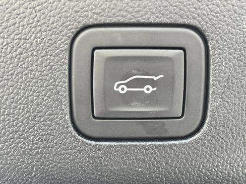 Used 2025 GMC Yukon Denali image 13