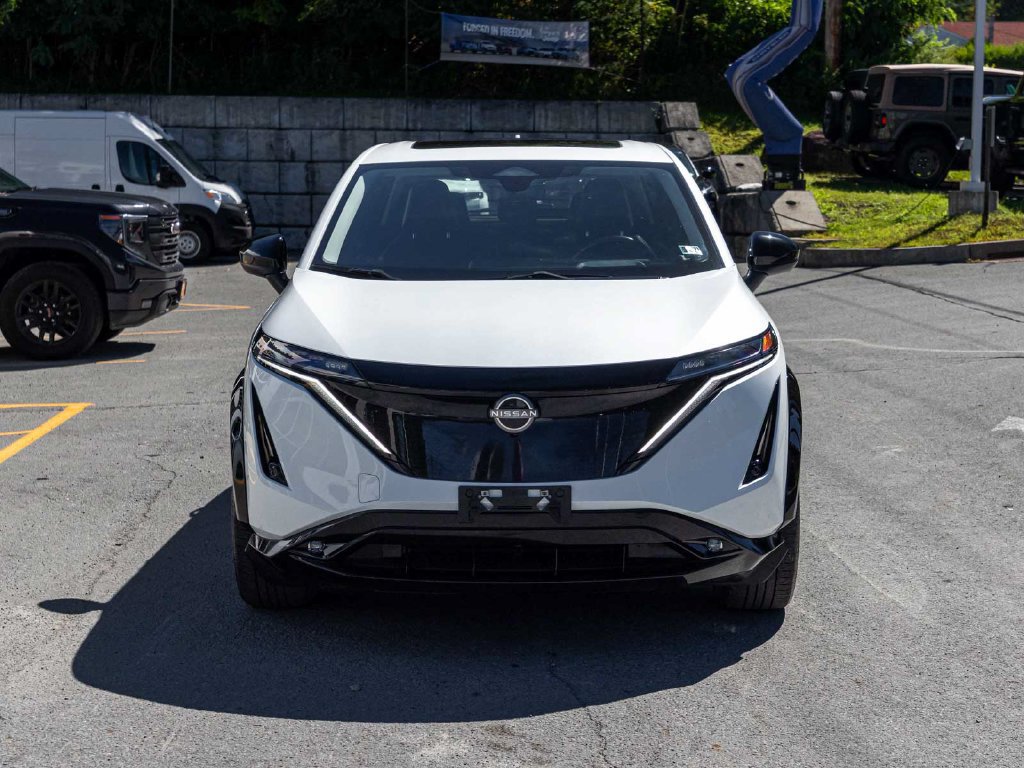 Used 2024 Nissan Ariya AWD image 2