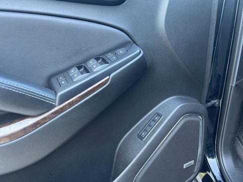 Used 2020 Chevrolet Suburban LT image 18