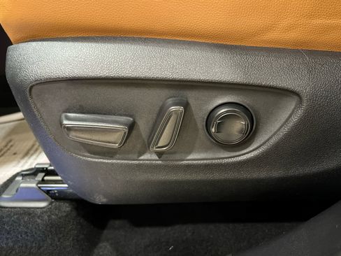 Used 2021 Toyota Highlander Platinum image 25